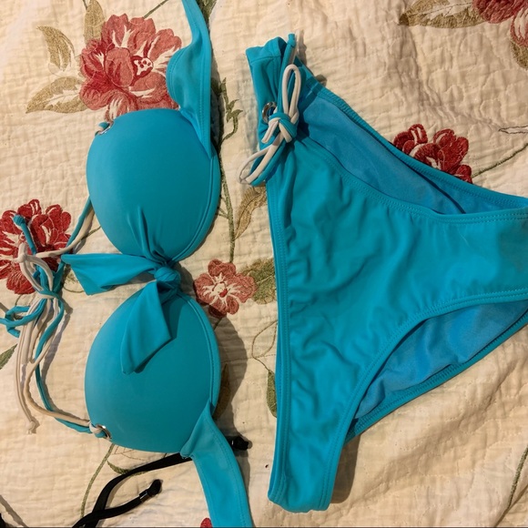 blue bikini - Picture 2 of 6